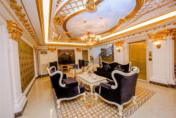 Không gian được thiết kế tỉ mỉ từ trần nhà, sàn nhà cho đến các món đồ nội thất