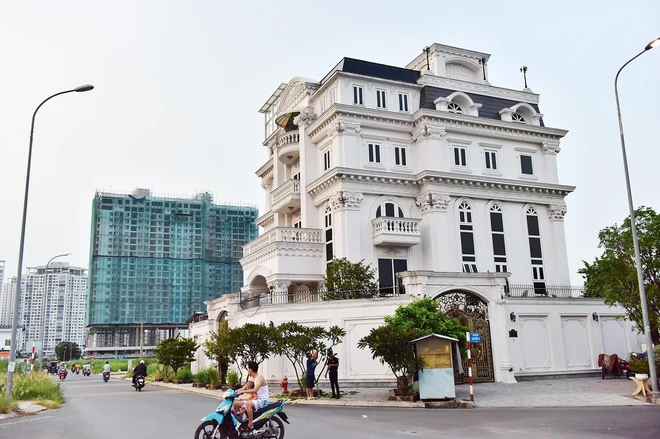Ngôi nhà dát vàng trăm tỷ của Lý Nhã Kỳ