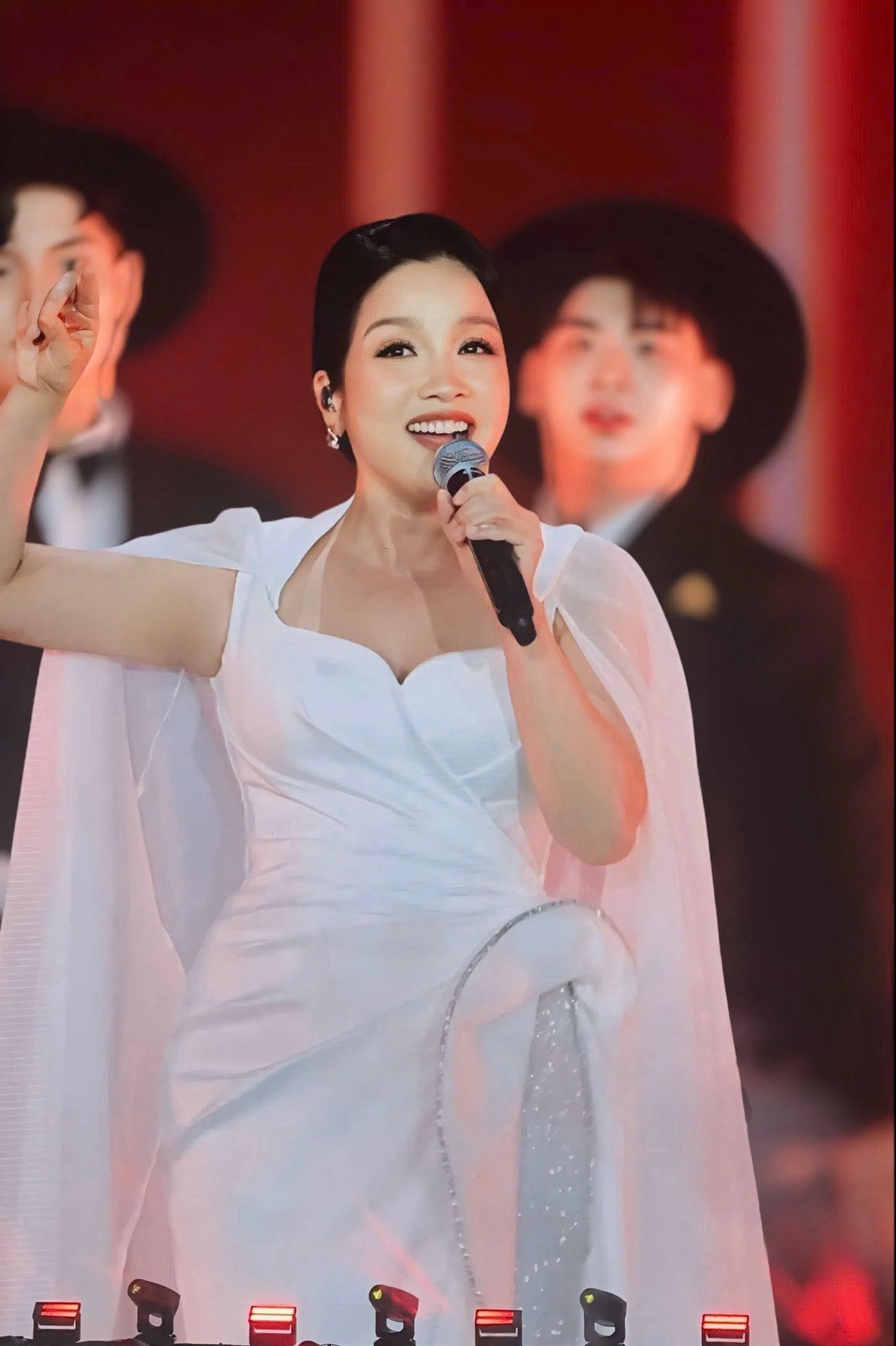 Hiện tạ, Mỹ Linh duy trì hoạt động với các concert, chương trình truyền hình và những sân khấu lớn
