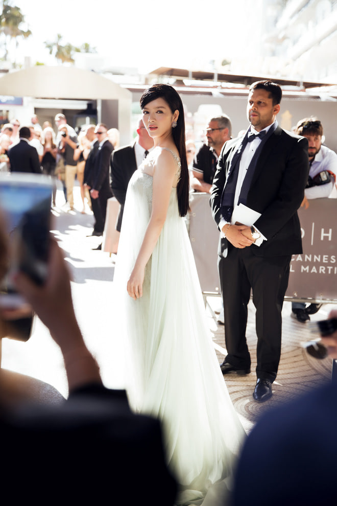 Nhắc đến những tạo hình ấn tượng của Lý Nhã Kỳ tại LHP Cannes, không thể thiếu bộ cánh năm 2016.
