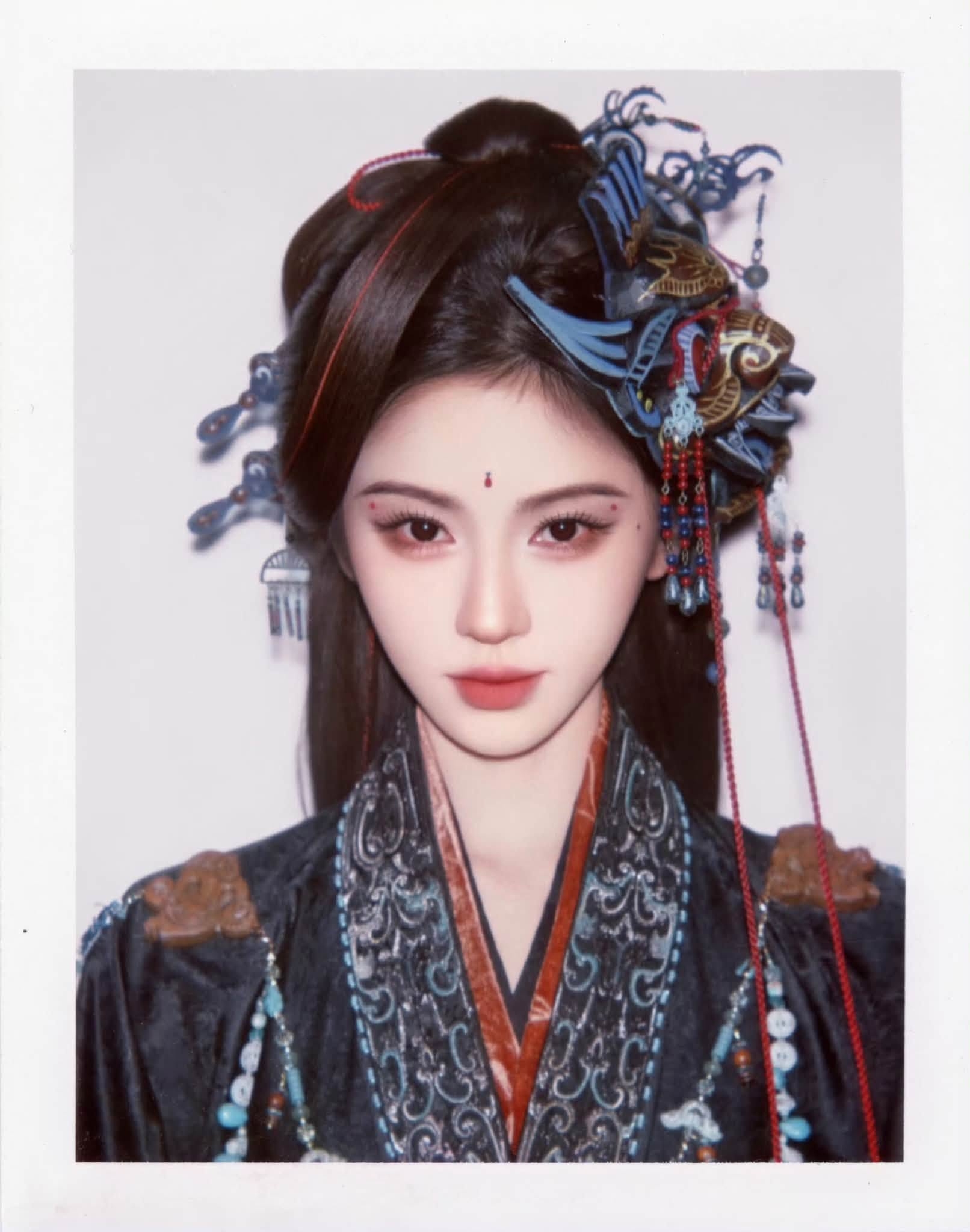 Cúc Tịnh Y xứng danh nữ thần ảnh polaroid.