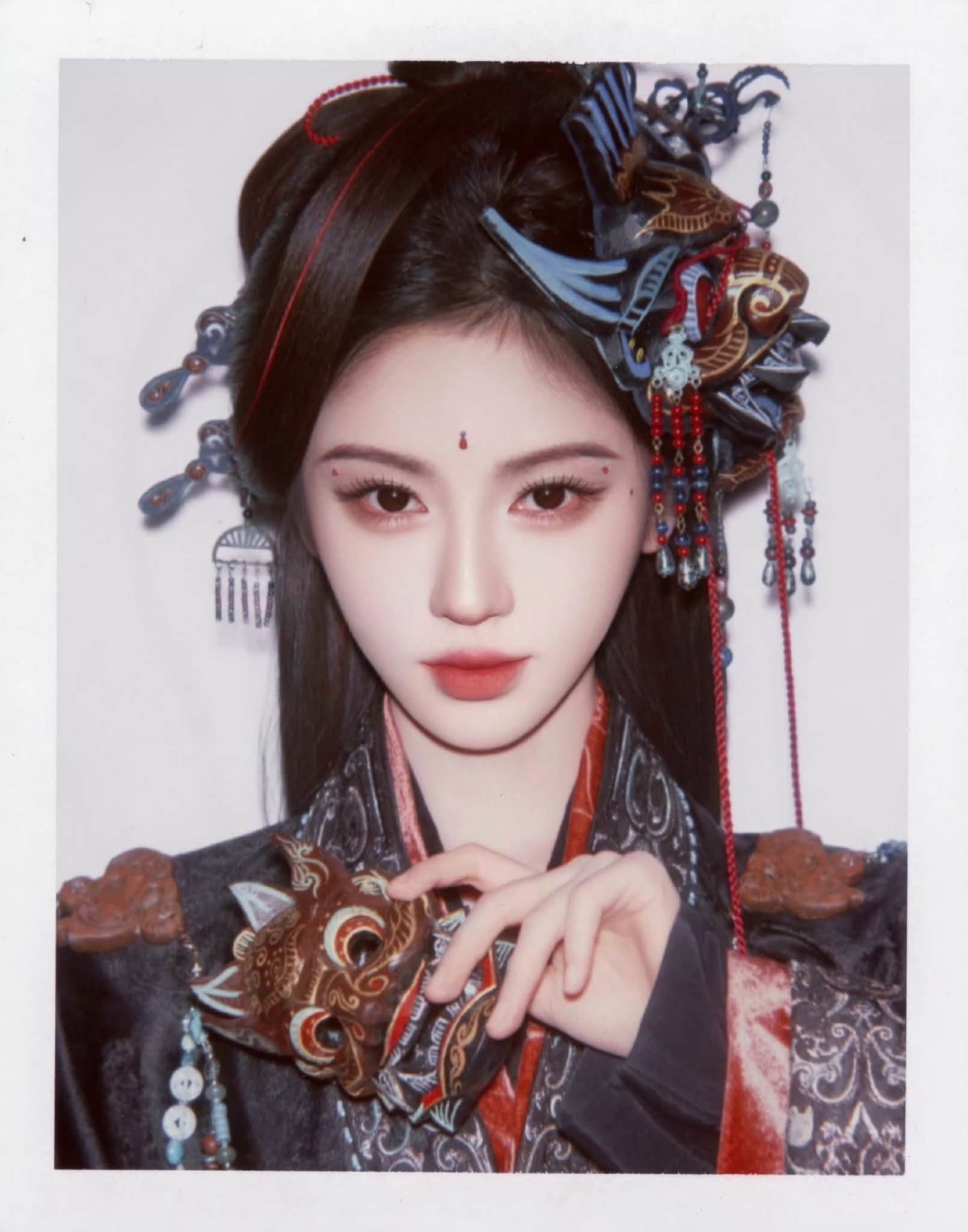 Đã tìm thấy nữ thần ảnh polaroid đẹp nhất showbiz: Góc thẳng góc nghiêng đều thần thánh, 360 độ không khuyết điểm