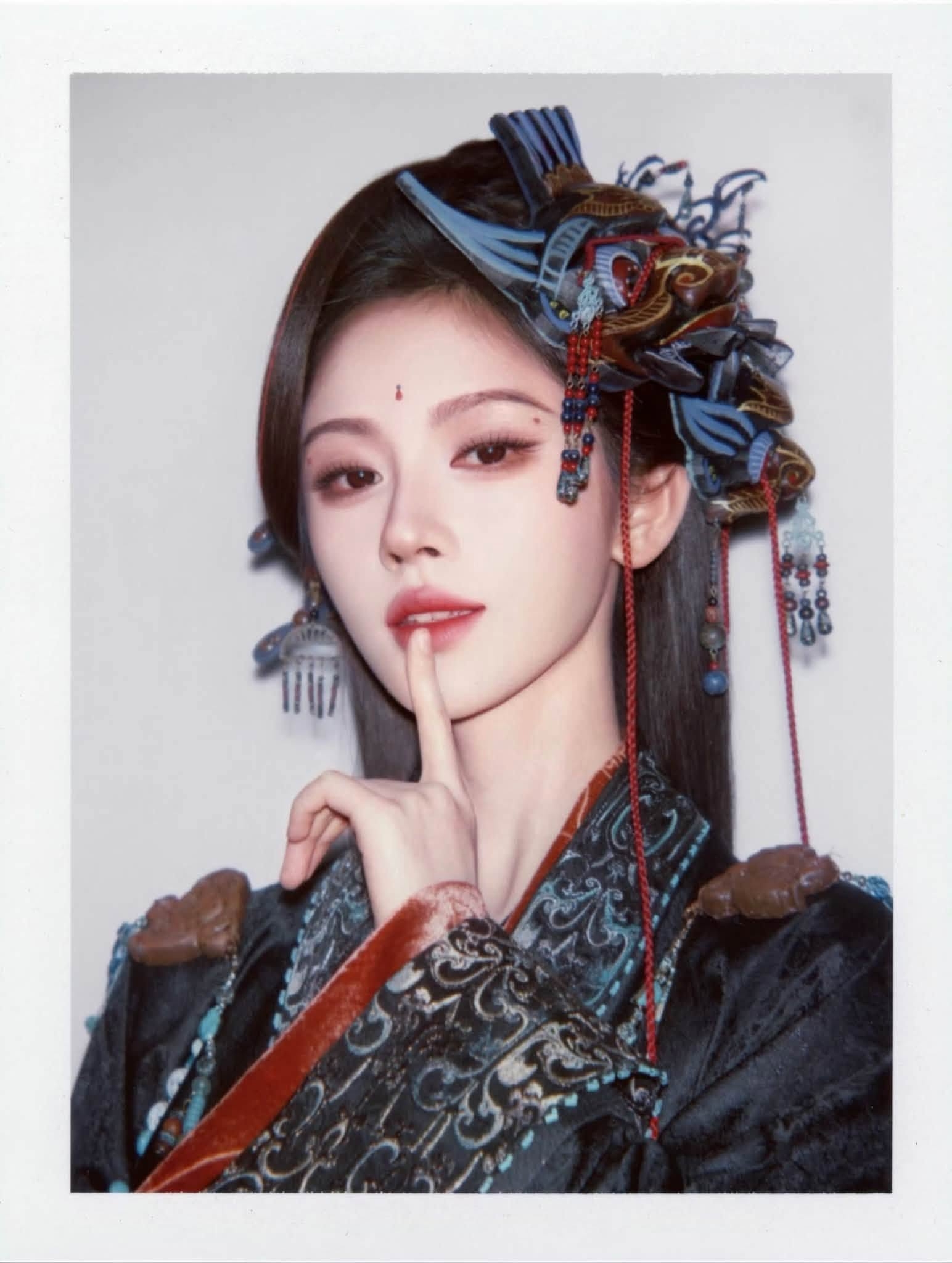 Đã tìm thấy nữ thần ảnh polaroid đẹp nhất showbiz: Góc thẳng góc nghiêng đều thần thánh, 360 độ không khuyết điểm