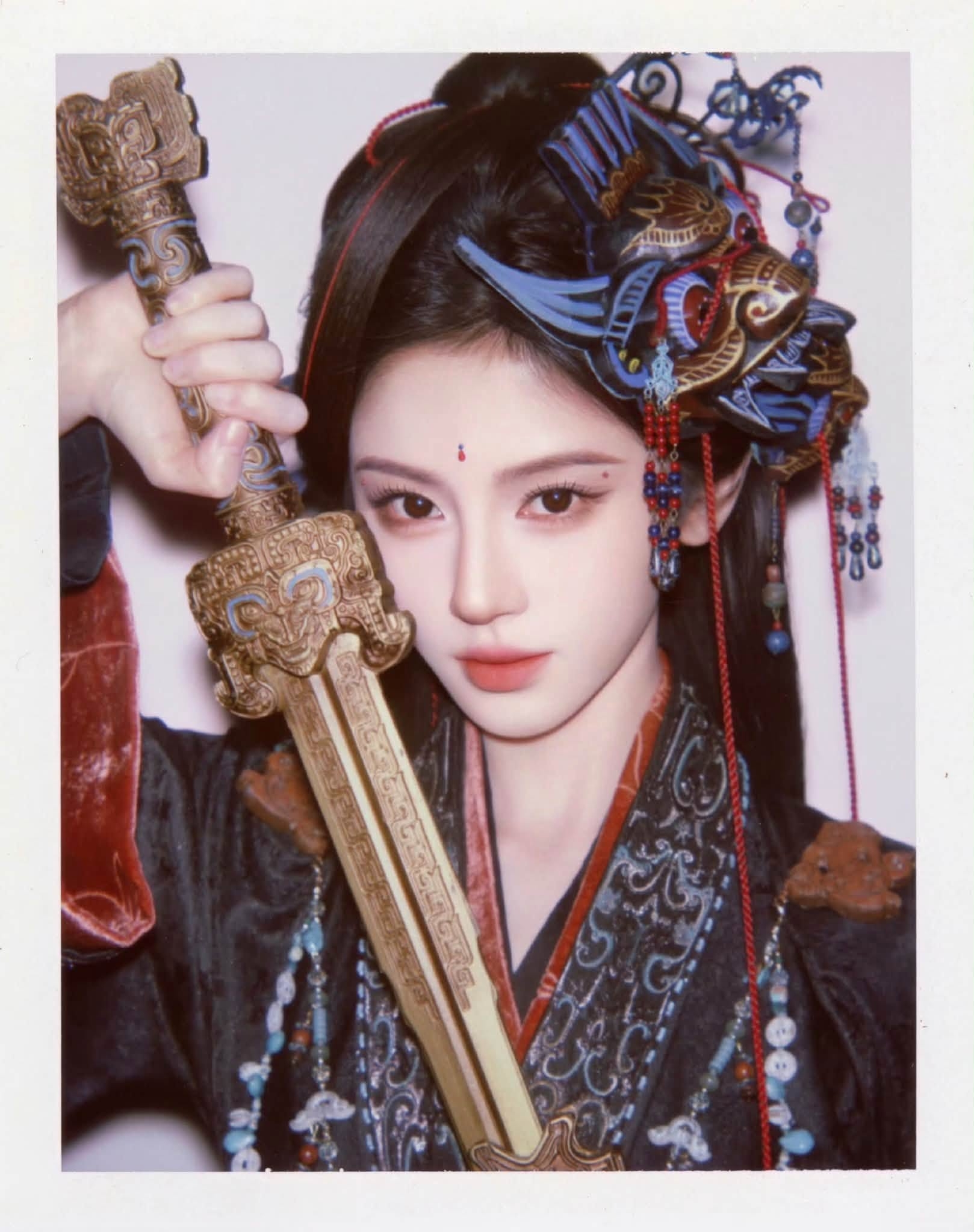 Đã tìm thấy nữ thần ảnh polaroid đẹp nhất showbiz: Góc thẳng góc nghiêng đều thần thánh, 360 độ không khuyết điểm