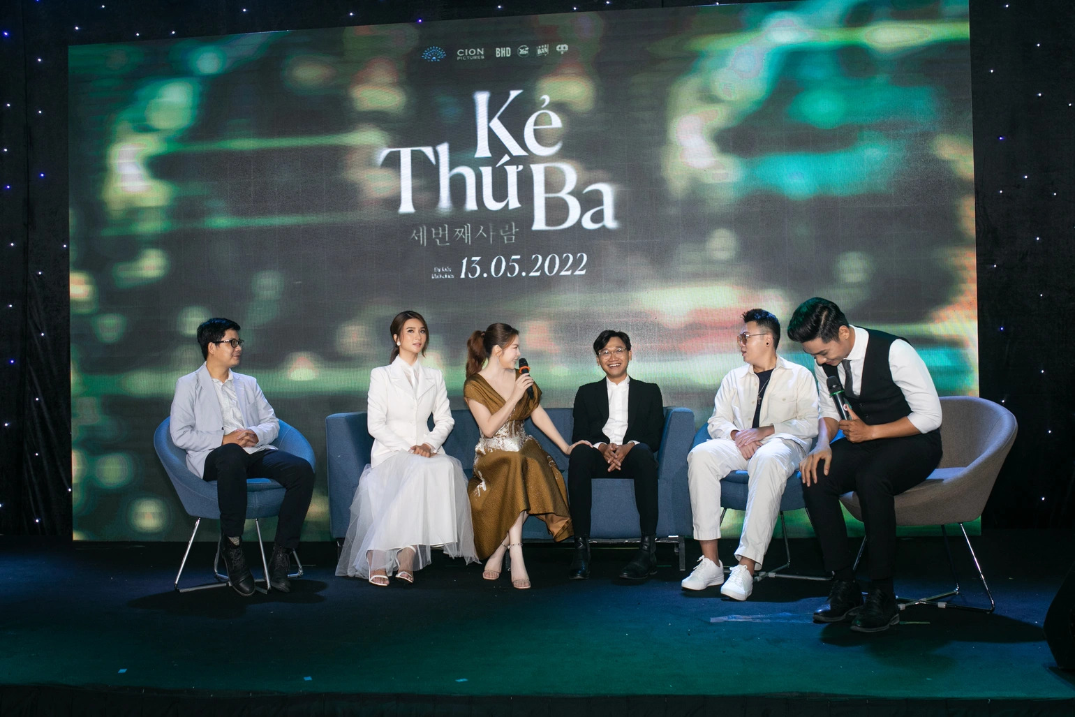 Cú ngã ê chề của Lý Nhã Kỳ