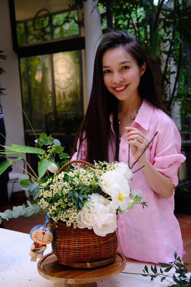 Hiện tại, cô không còn hoạt động nghệ thuật nhiều như trước. Ảnh: FBNV