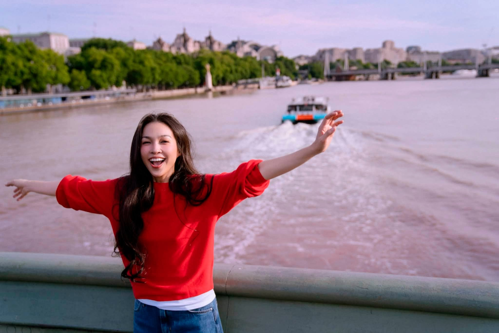 Đây là mẹ đơn thân đáng gờm của Vbiz, sắc vóc U46 không ai so nổi
