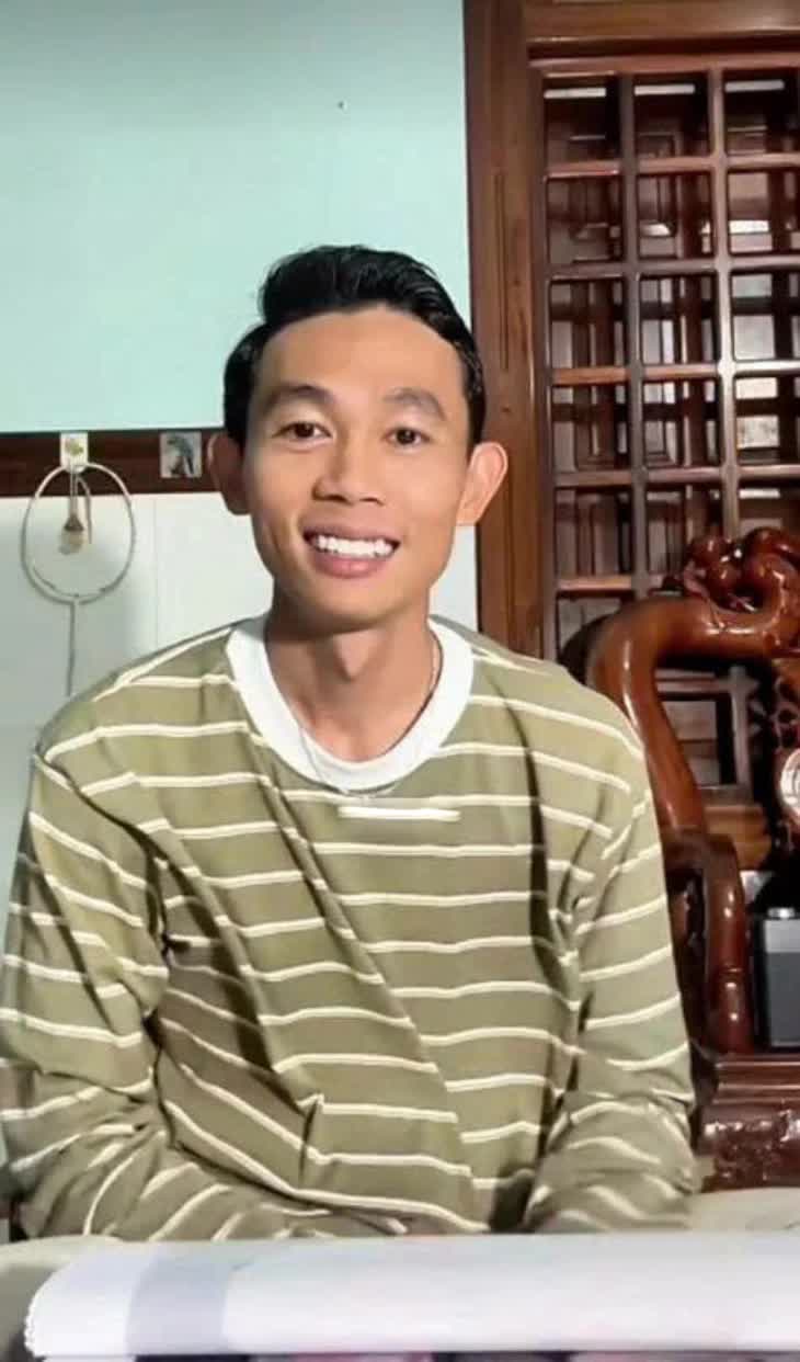 Trong một buổi livestream gần đây, Hồng Thanh cũng tiết lộ đã bán những tài sản giá trị, mặc áo vài trăm nghìn. Ảnh: FBNV