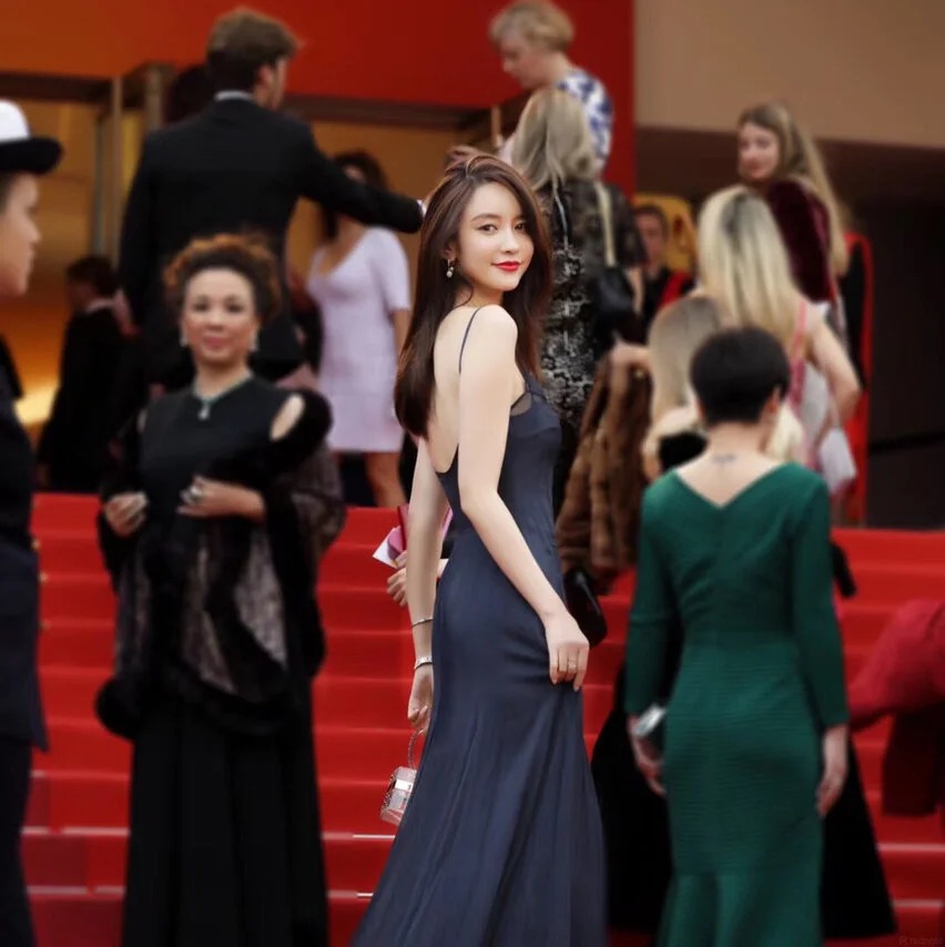 Mỹ nhân này vào giai đoạn năm 2019 - 2020 thường xuyên xuất hiện ở các sự kiện, nổi tiếng với cuộc sống sang chảnh.
