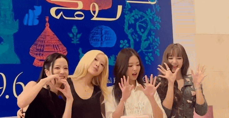 Jisoo liên tục xin lỗi, bật khóc tại sự kiện 10 năm: Dấu chấm hết cho BLACKPINK?