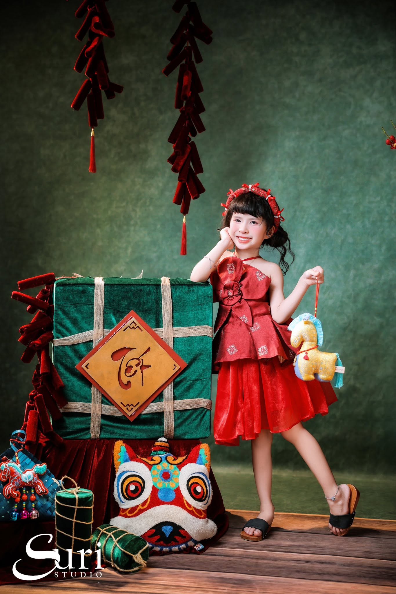 Biểu cảm đa dạng cùng khả năng pose dáng linh hoạt trước ống kính.