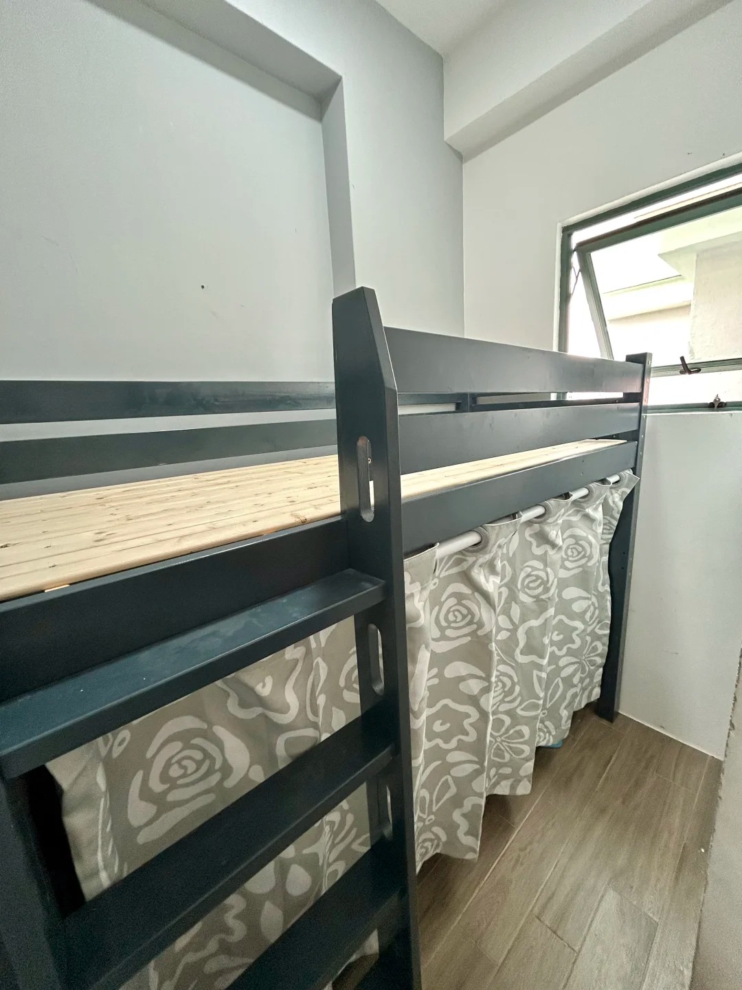 Căn phòng của nữ giúp việc SN 1992, lương 58 triệu/ tháng