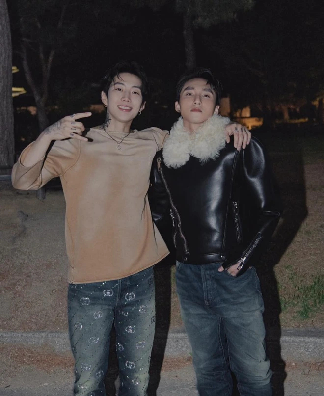 Việc Sơn Tùng M-TP có mối quan hệ thân thiết với Jay Park còn khiến một bộ phận netizen tò mò về việc liệu có màn kết hợp trong tương lai