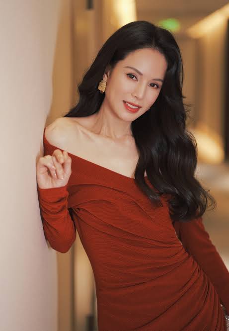 Nhan sắc không tin nổi của Lý Nhược Đồng sau 21 năm đóng Tiểu Long Nữ