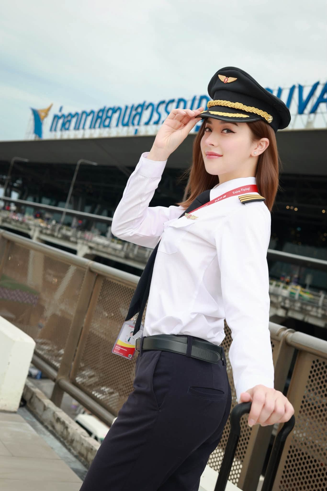 Hiện tại, cô là cơ trưởng của  Thai VietJet Air.