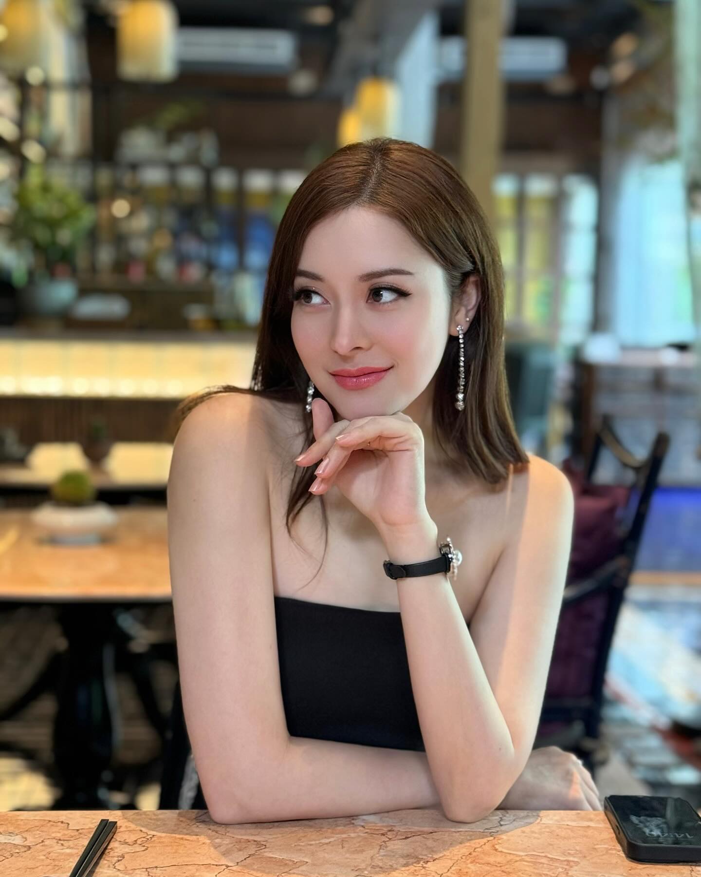 “Nữ cơ trưởng đẹp nhất lịch sử hàng không” giờ ra sao?