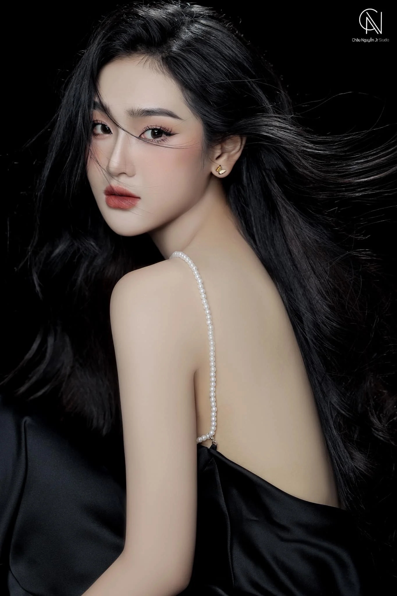 Hot rần rần mỹ nhân có gương mặt bướng nhất Vbiz: Càng ngông càng cuốn, độ sexy thì khỏi bàn