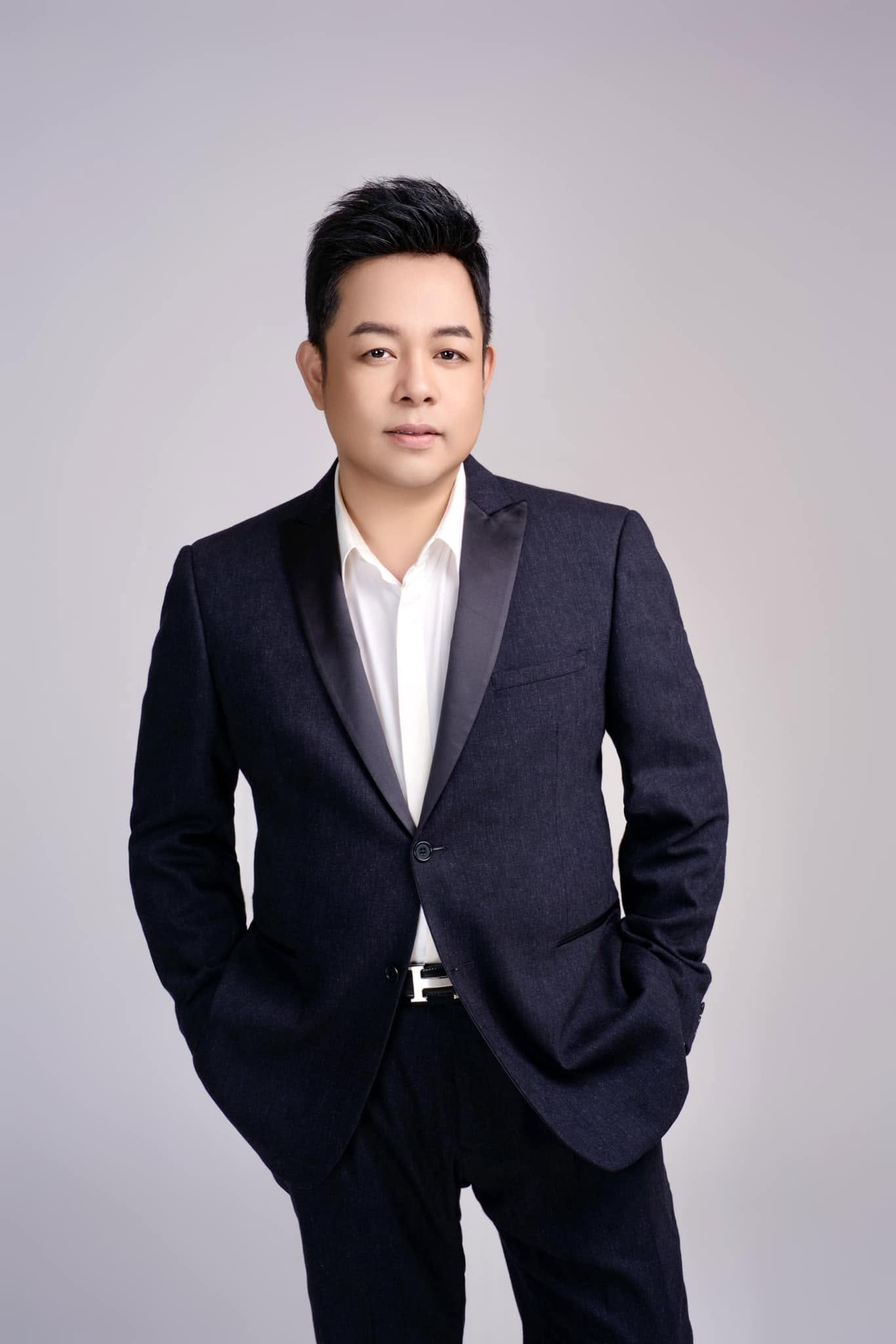 Quang Lê được biết đến là nam ca sĩ đắt show trong nước và hải ngoại. Ảnh: FBNV