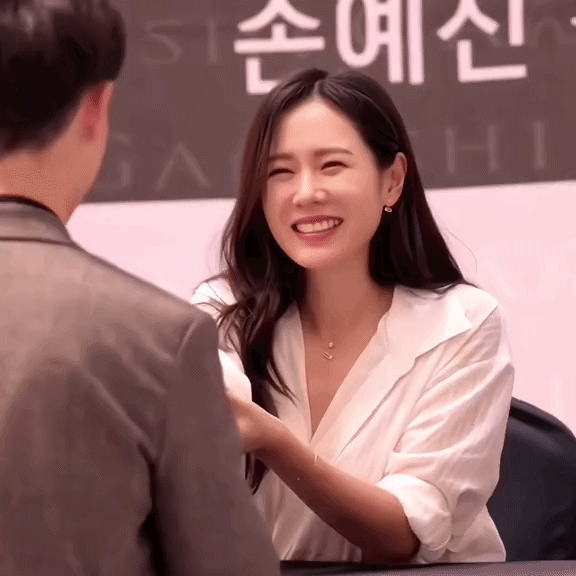 Đôi mắt cười thương hiệu của Son Yejin. Nguồn: Tổng hợp