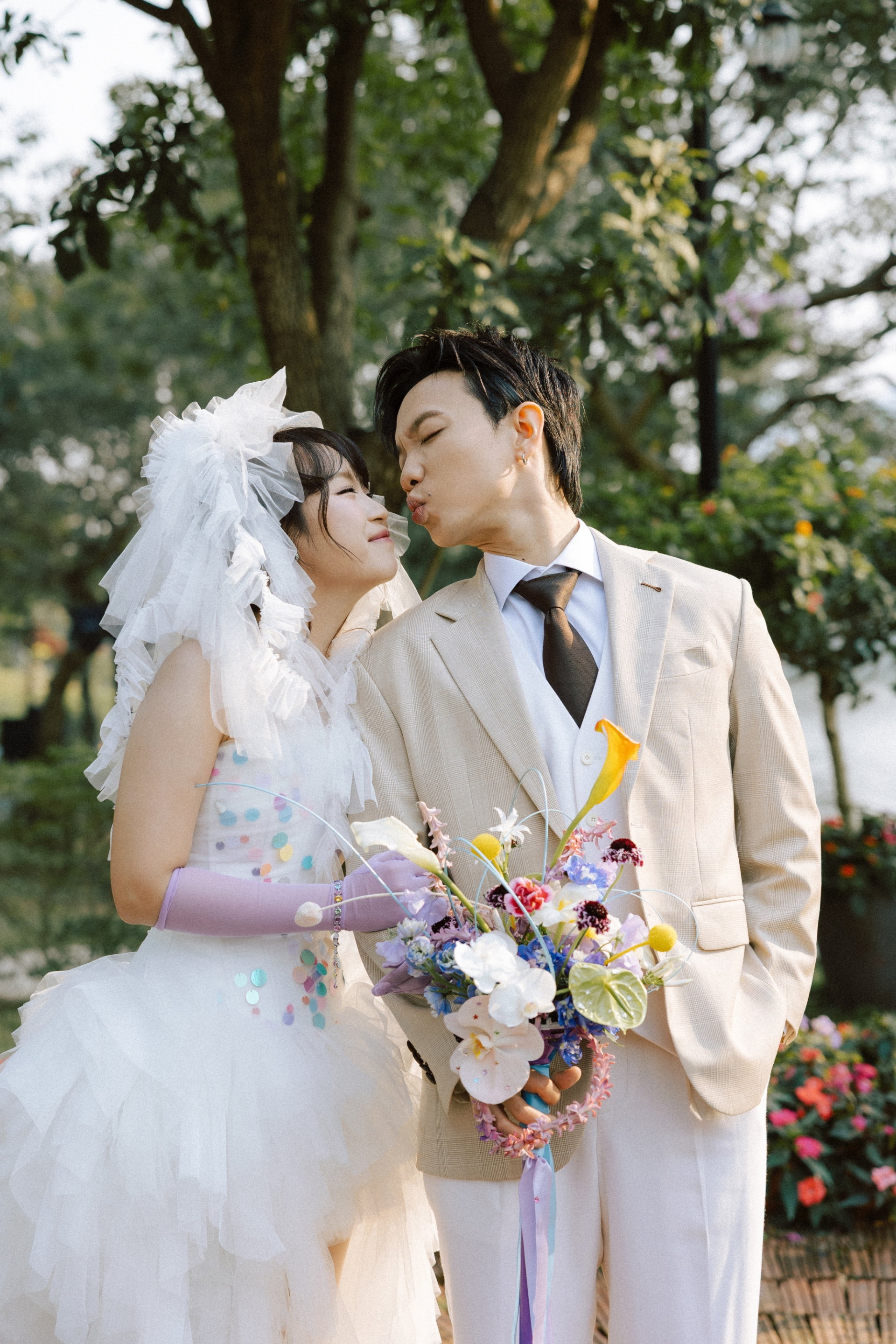 Khánh Linh không chỉ đứng sau công việc quản lý mà còn là người vợ, đồng hành với Hoàng Dũng trong nhiều năm