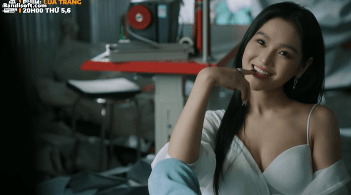 Hot rần rần mỹ nhân có gương mặt bướng nhất Vbiz: Càng ngông càng cuốn, độ sexy thì khỏi bàn
