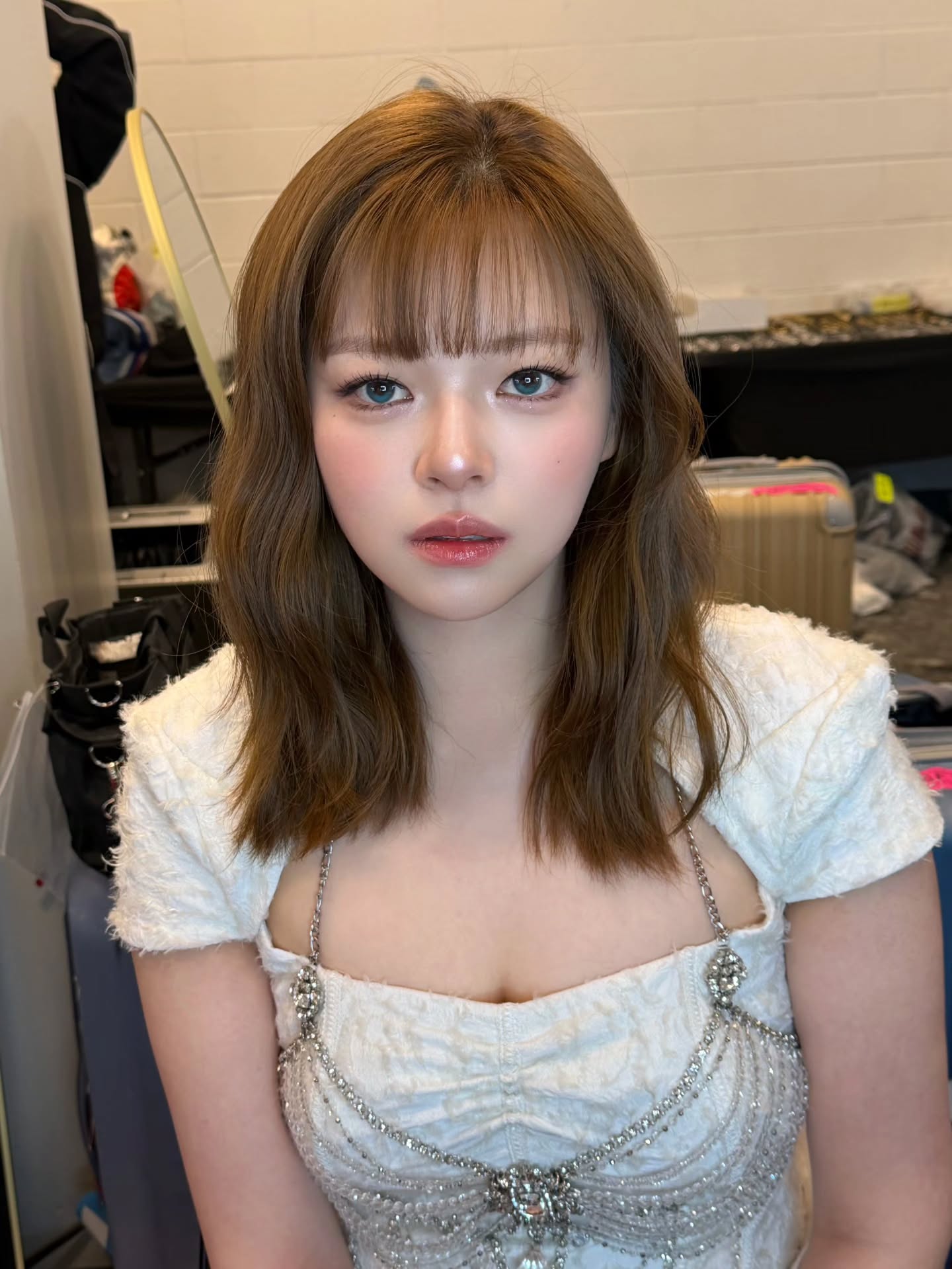 Trước đó có nhiều đồn đoán Jeongyeon không gia hạn hợp đồng với JYP nhưng vẫn tiếp tục hoạt động cùng TWICE, đến nay đã chính thức được xác nhận