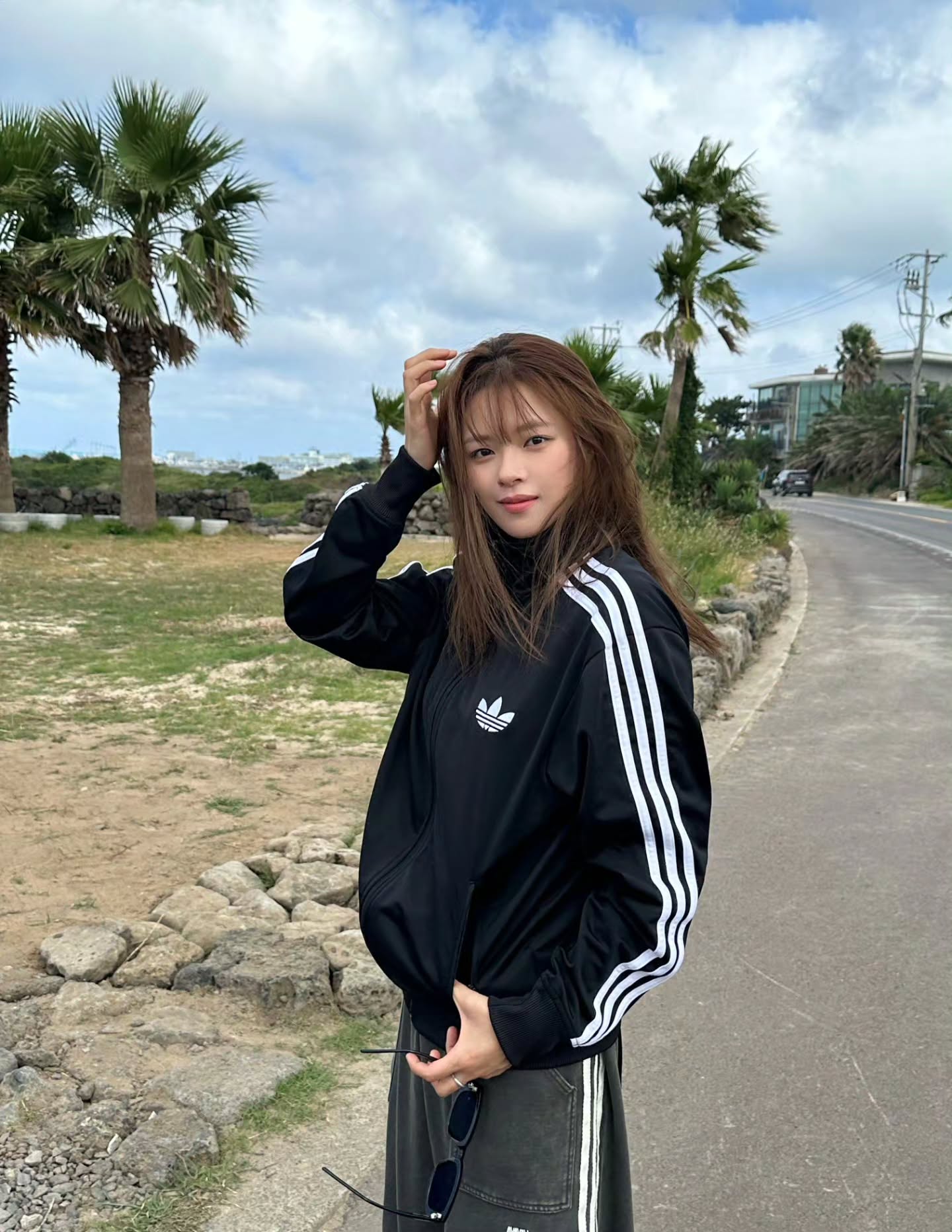 Trong 11 năm hoạt động cùng TWICE, Jeongyeon không có nhiều cơ hội phát triển sự nghiệp cá nhân dù được đánh giá cao