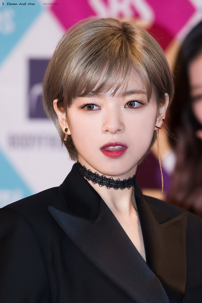 Từ khi debut, Jeongyeon đã gây ấn tượng mạnh với mái tóc ngắn cá tính