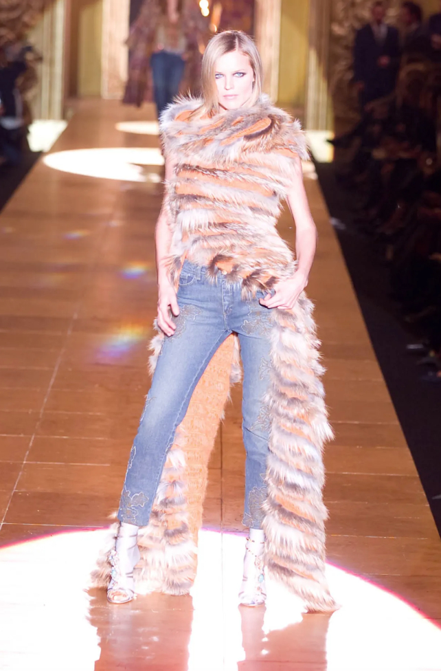 Màn “xả giận” chấn động của NTK máu mặt : Một mình công kích Anna Wintour, Louis Vuitton và cả hệ thống thời trang