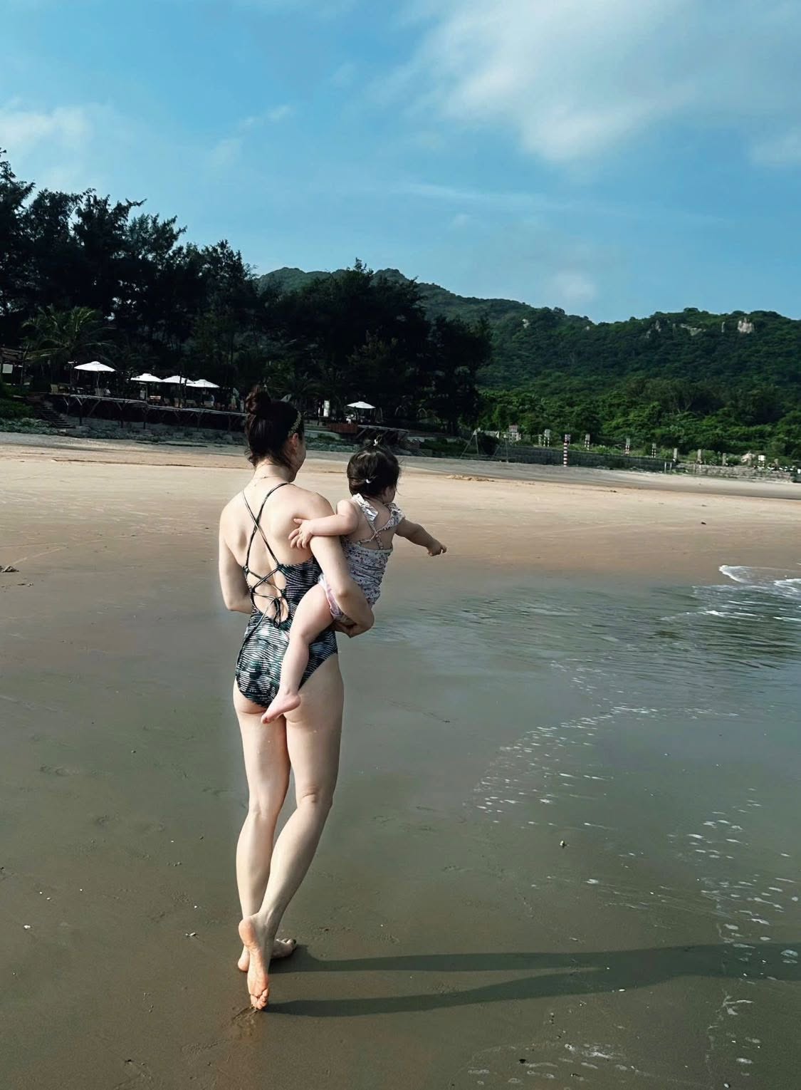 Bên cạnh việc chăm sóc con, Lan Phương vẫn duy trì công việc nghệ thuật. Ảnh: FBNV
