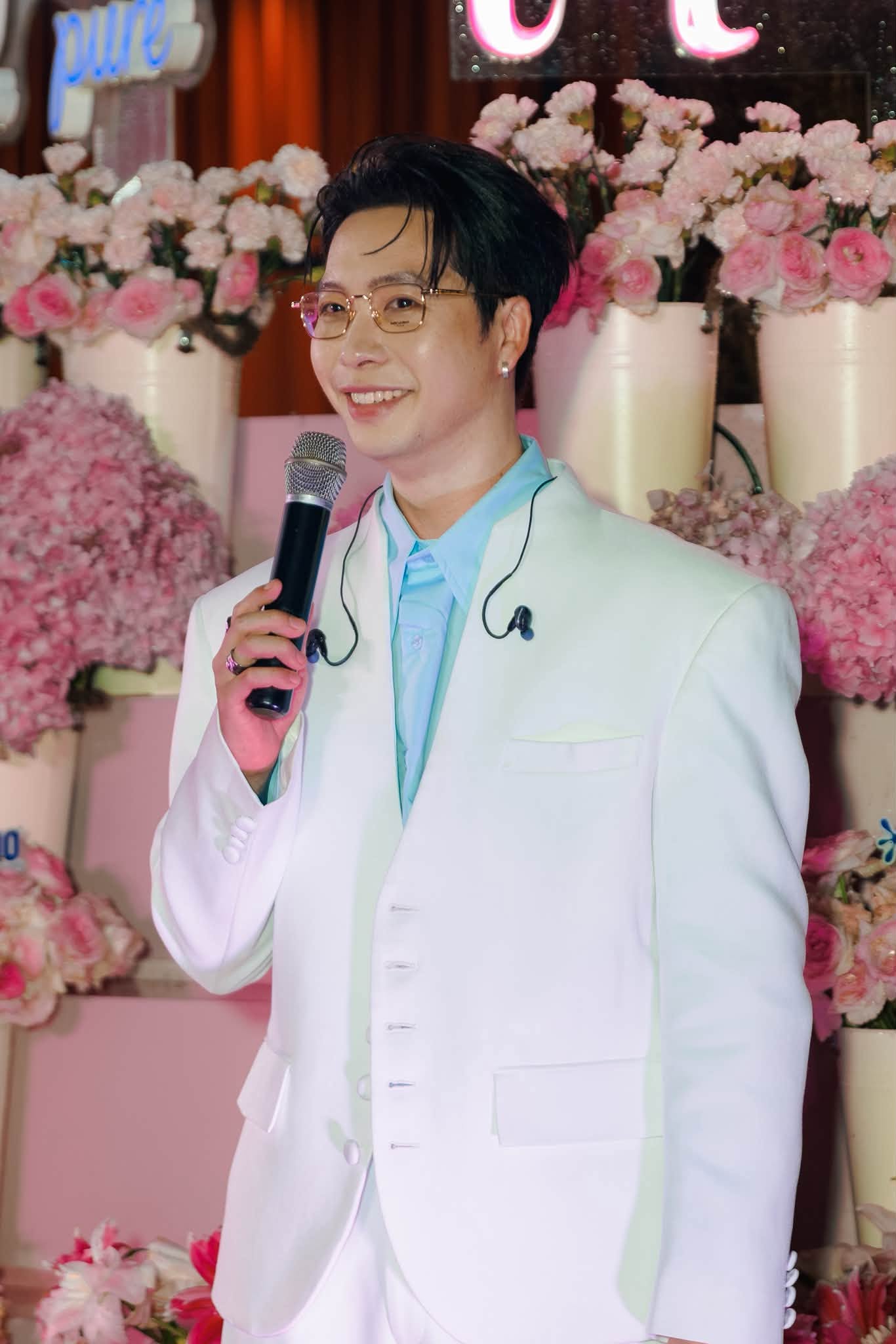 Hình ảnh hiện tại của Emcee L lại trẻ trung hơn hẳn
