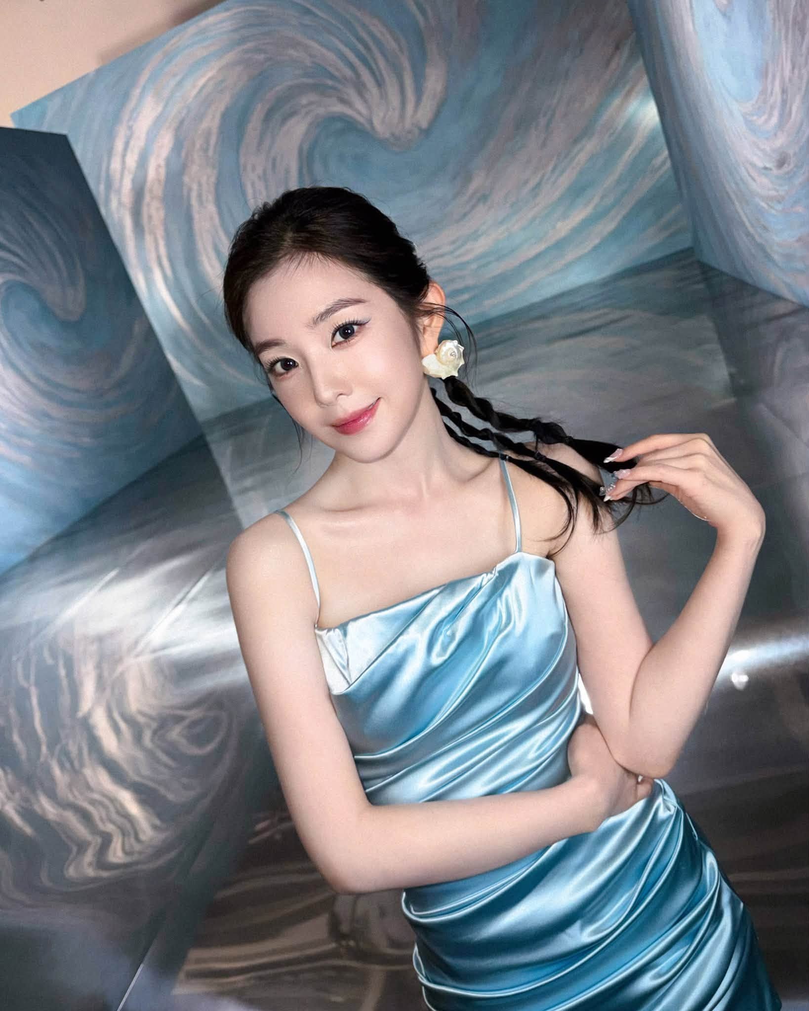 Đệ nhất mỹ nhân showbiz: Gương mặt sinh ra để cả thiên hạ nhung nhớ, mặc đẹp cũng là chuyện chẳng cần gắng sức