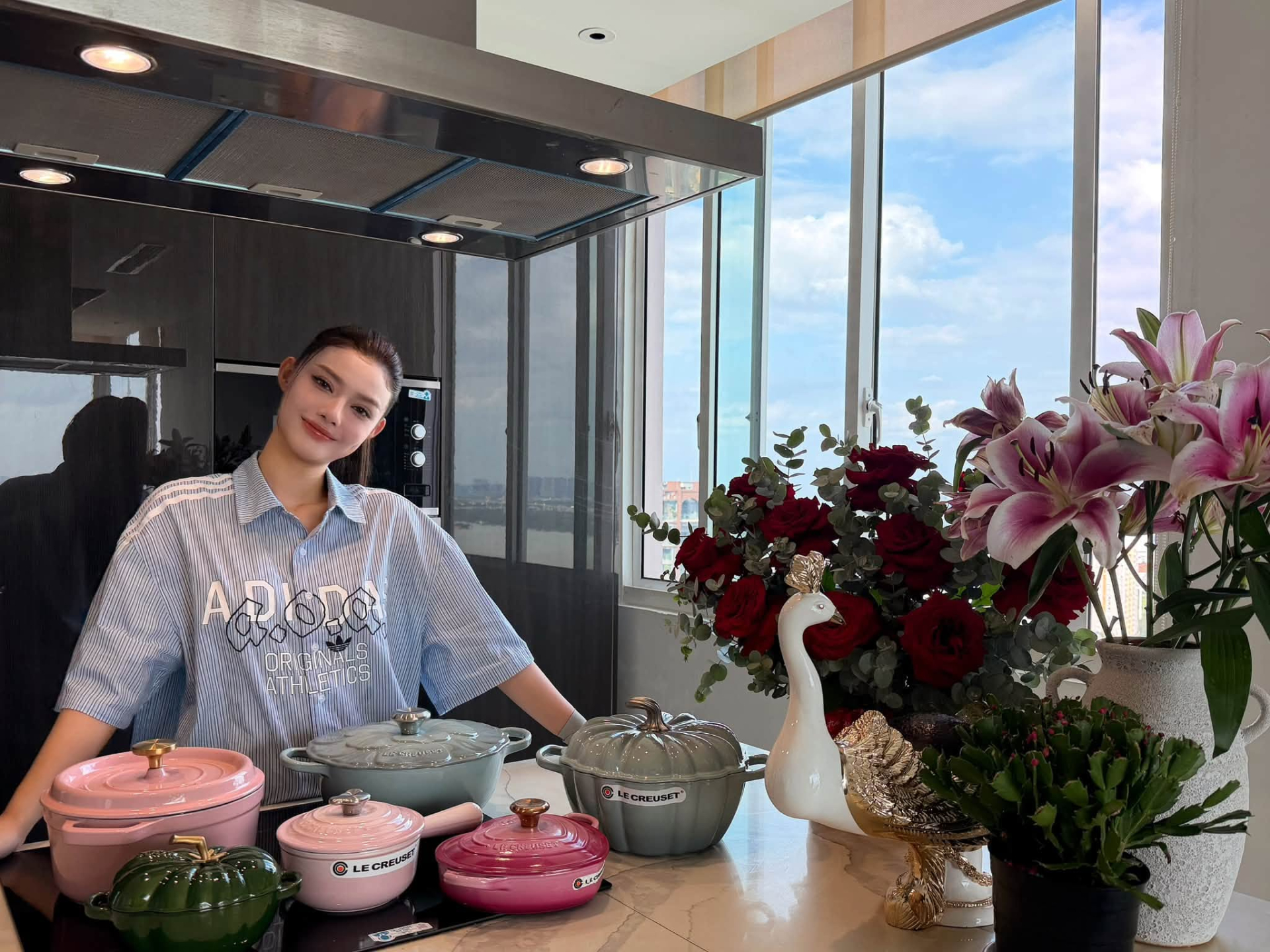 Lona Kiều Loan nạp “chiến mã” cho căn bếp, rục rịch gia nhập đường đua nấu ăn: Cạnh tranh cùng ai đây?