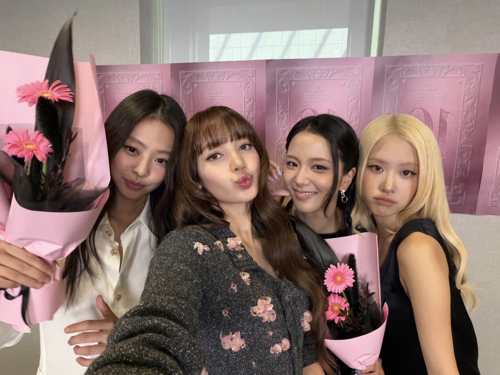 Trong tuần qua, lễ kỷ niệm 10 năm ra mắt của BLACKPINK liên tục trở thành chủ đề được bàn luận trên mạng xã hội