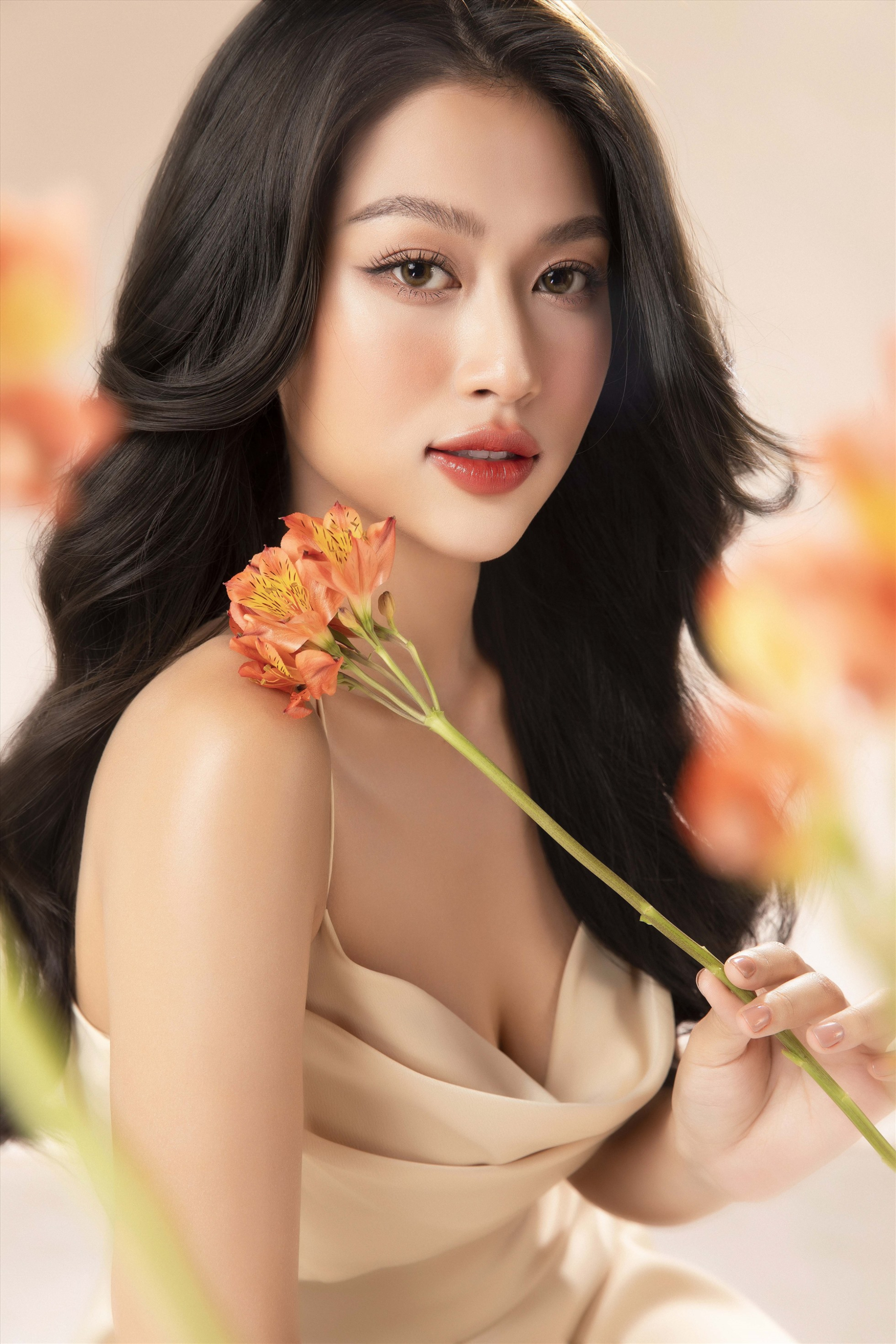   Việc thường xuyên nhận lời tham dự sự kiện, hợp tác với các thương hiệu và xuất hiện trong những hoạt động giải trí giúp họ duy trì độ nhận diện, đồng thời cho thấy sức hút riêng của các người đẹp sau khi bước ra từ đấu trường nhan sắc. Ảnh: FBNV  