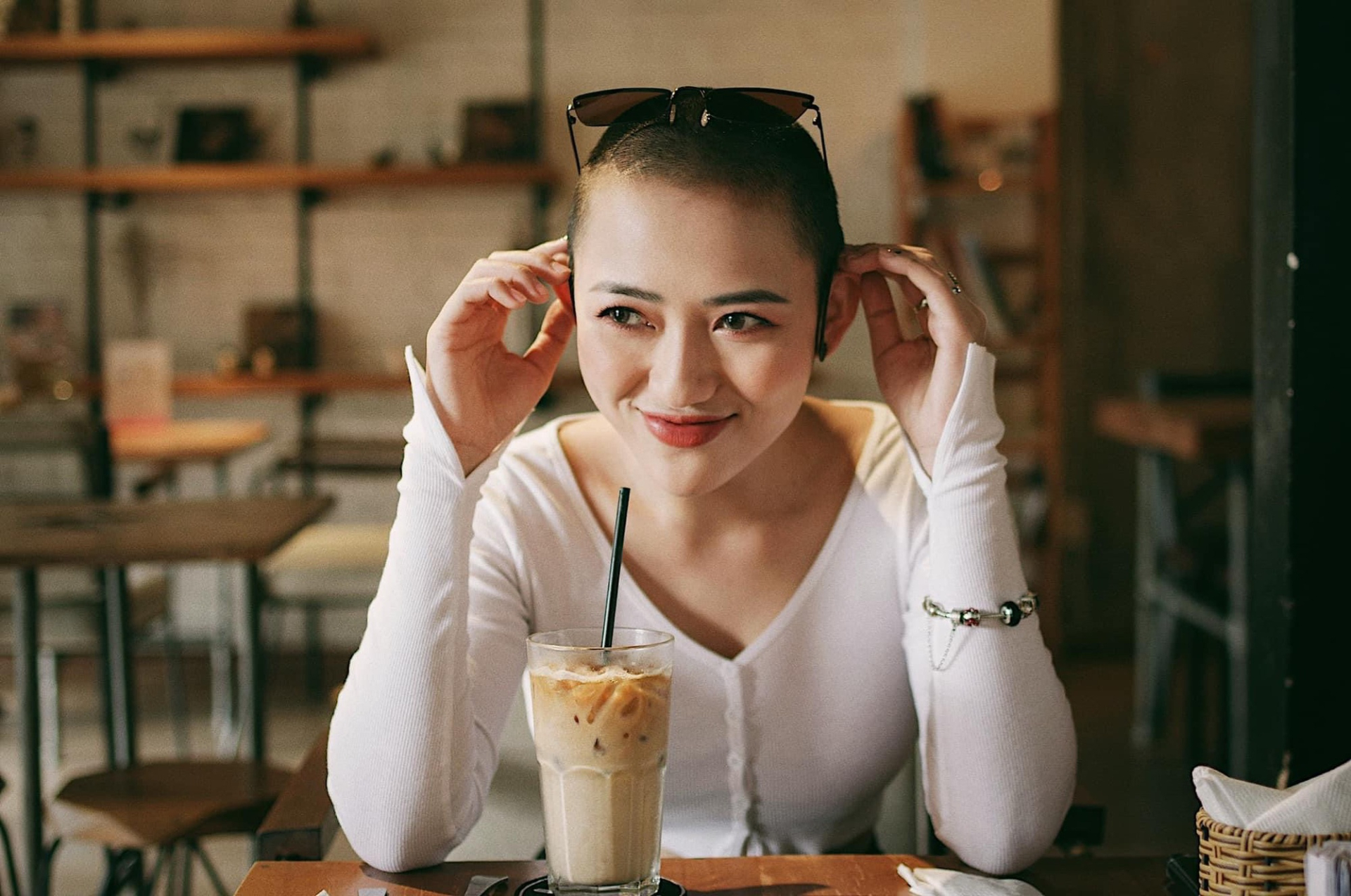 9 năm trước, một mỹ nhân xuất hiện khiến cả Việt Nam hả dạ: Visual quá xinh, cạo đầu rồi bỏ showbiz ai cũng tiếc