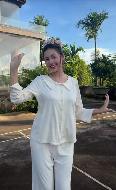 Căn nhà sàn nằm giữa khu vườn rộng 3ha ở Gia Lai của gia đình Trần Thanh Tâm khiến nhiều người chú ý