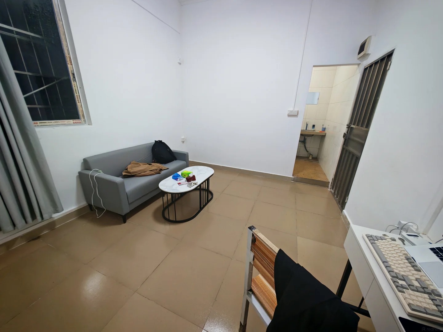 Căn phòng được công ty cấp cho bảo vệ SN 1995, lương 35 triệu/ tháng