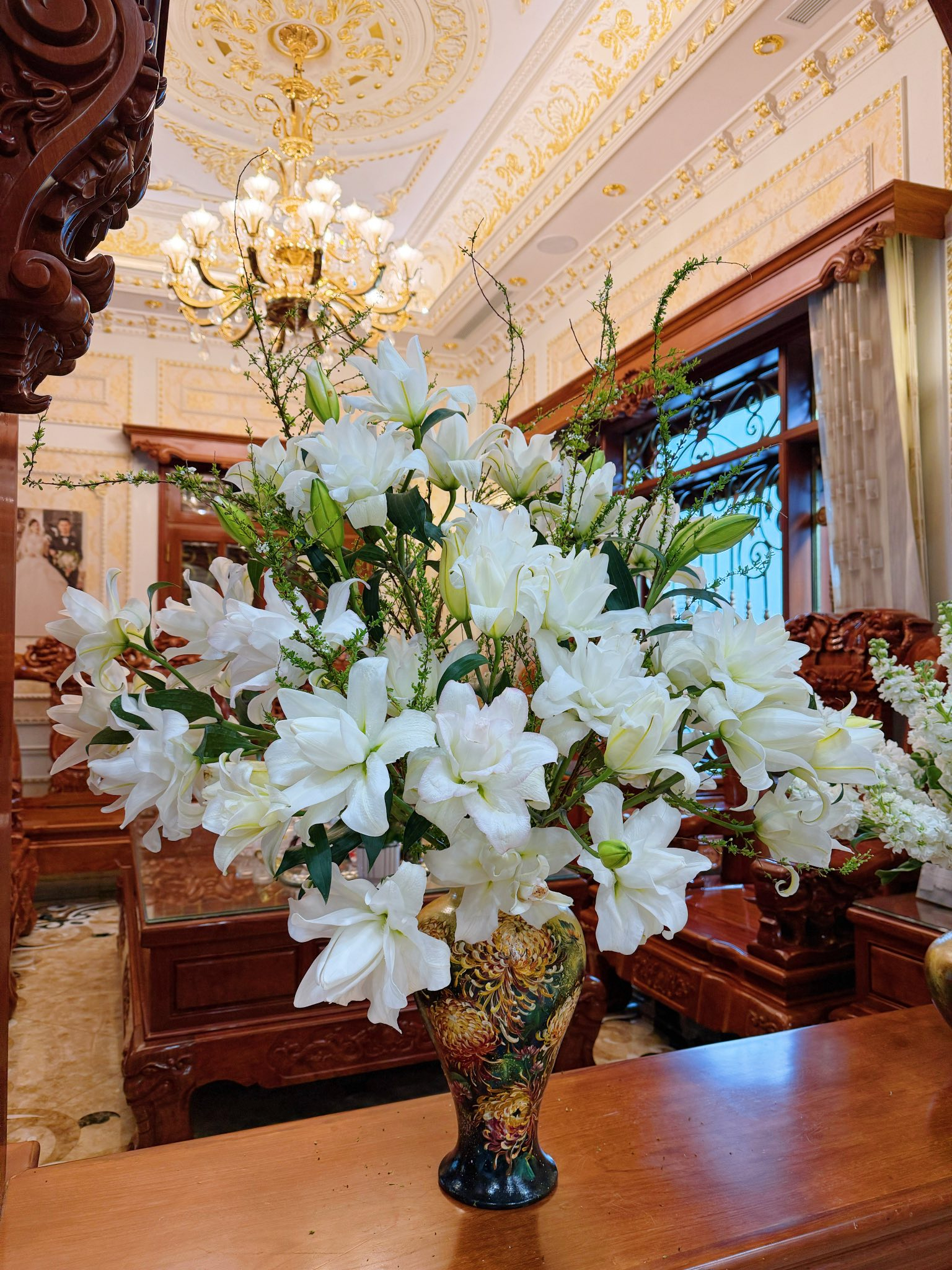 “Phú bà” 34 tuổi sống cuộc đời như mở khóa gói VIP: Dinh thự triệu đô, đến phòng tắm cũng phải có điều hòa