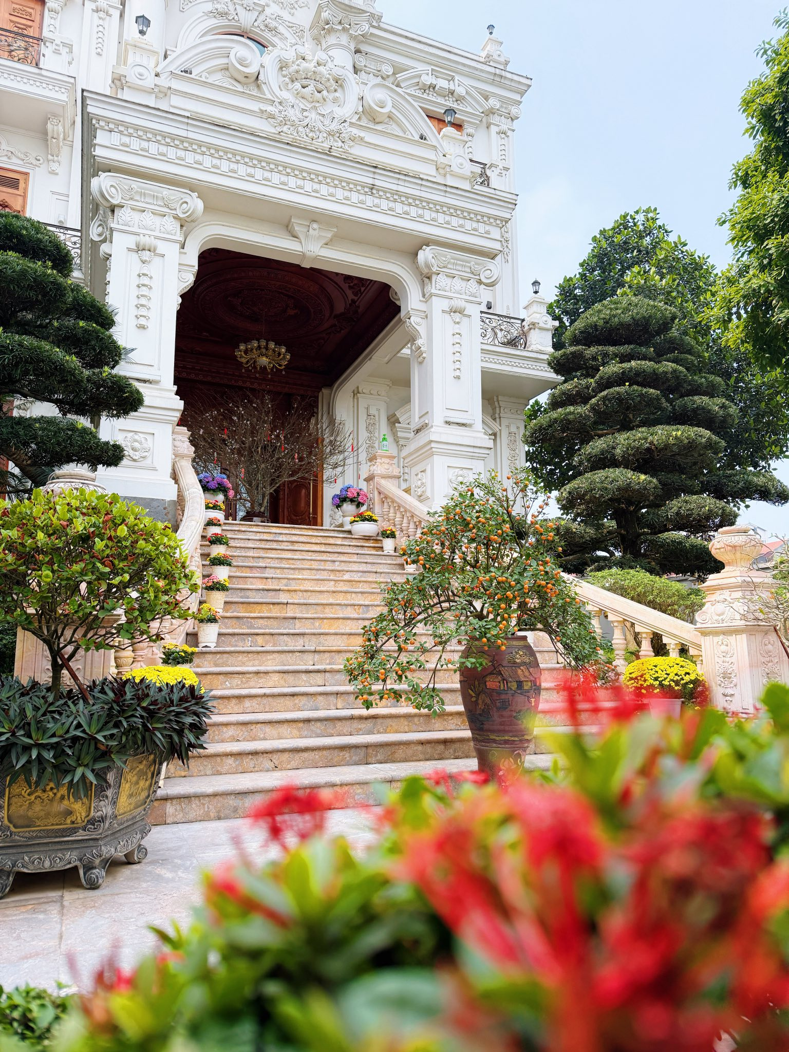 “Phú bà” 34 tuổi sống cuộc đời như mở khóa gói VIP: Dinh thự triệu đô, đến phòng tắm cũng phải có điều hòa