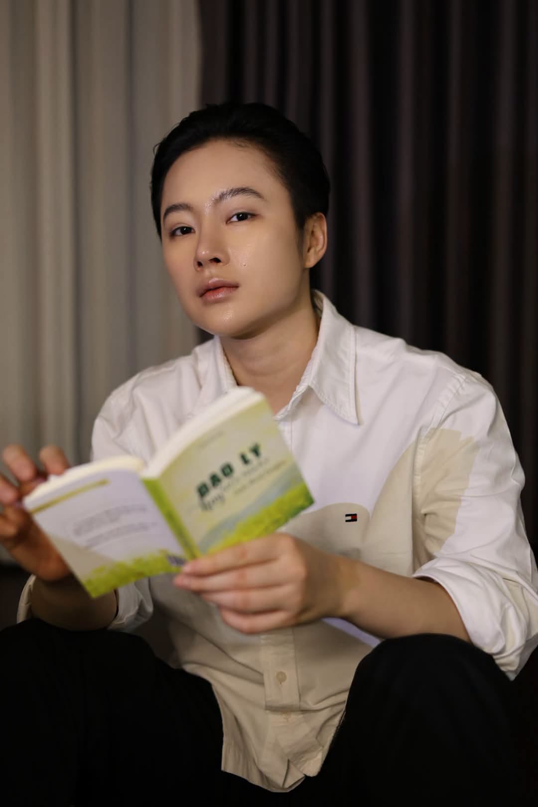 Cô tập trung vào công việc kinh doanh, bán hàng trực tuyến. Ảnh: FBNV