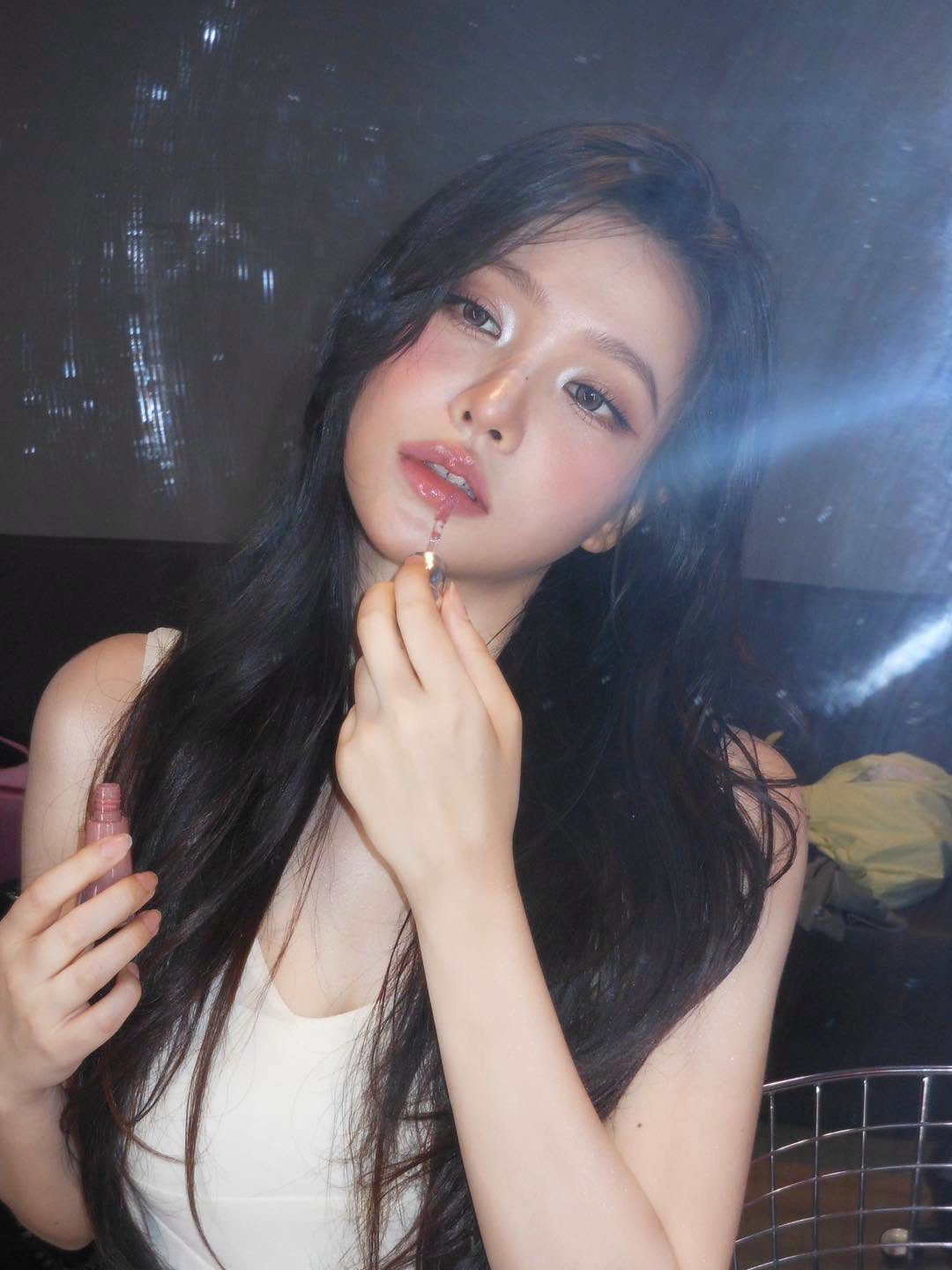Mỹ nhân showbiz tuổi 27 bước vào “kỷ nguyên visual”: Camera dí sát vẫn thắng, mặc đẹp như một phản xạ