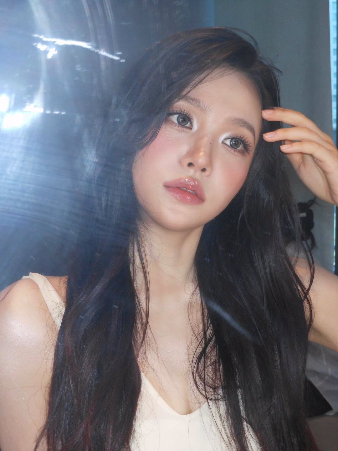Mỹ nhân showbiz tuổi 27 bước vào “kỷ nguyên visual”: Camera dí sát vẫn thắng, mặc đẹp như một phản xạ