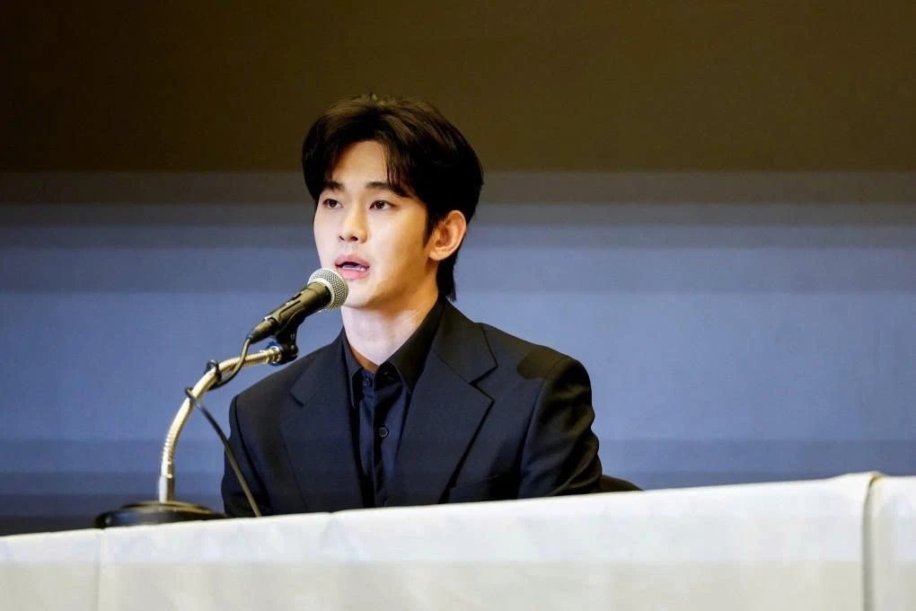 Kim Soo Hyun đã rơi xuống đáy vực