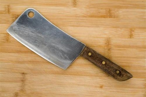 Lý do chiếc dao thường có 1 lỗ tròn
