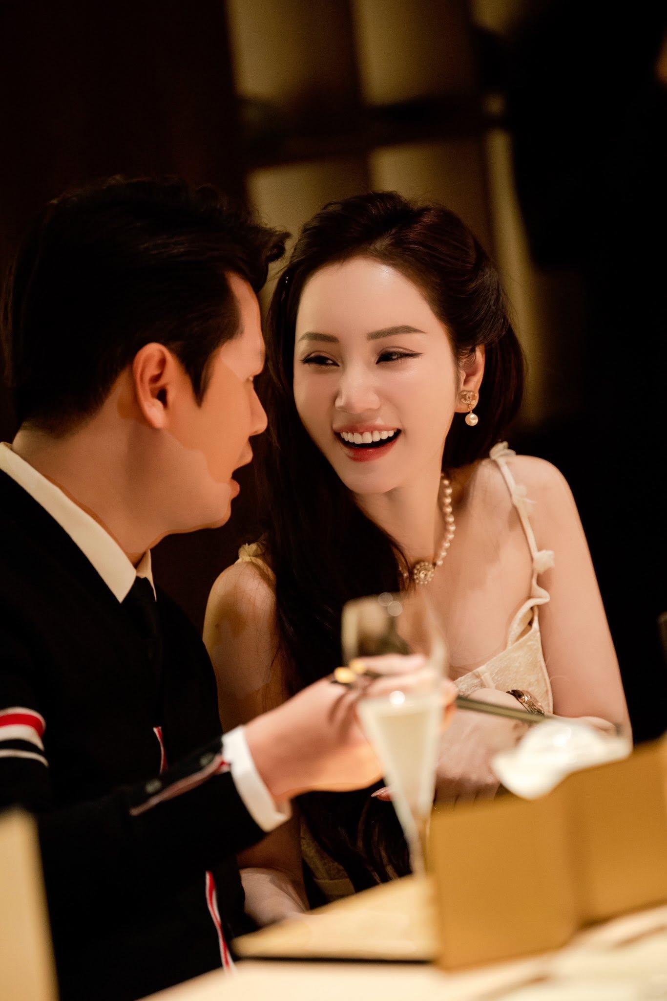 “Phú bà” 34 tuổi sống cuộc đời như mở khóa gói VIP: Dinh thự triệu đô, đến phòng tắm cũng phải có điều hòa