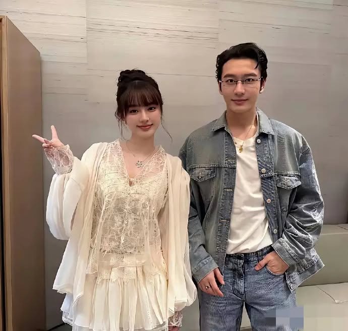 Mỹ nhân 9X được người trong showbiz đánh giá là thông minh, nói năng lưu loát (Ảnh: 163).