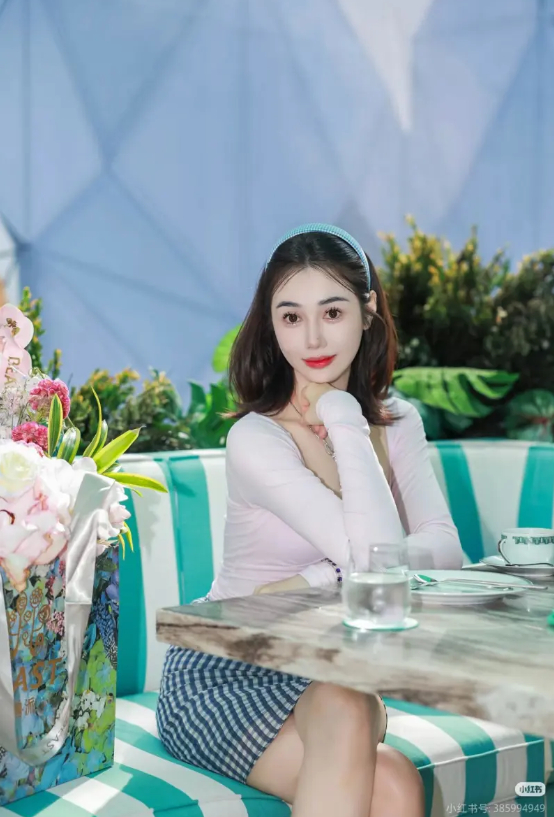 Hồ Nhiễm Nhi chẳng hề