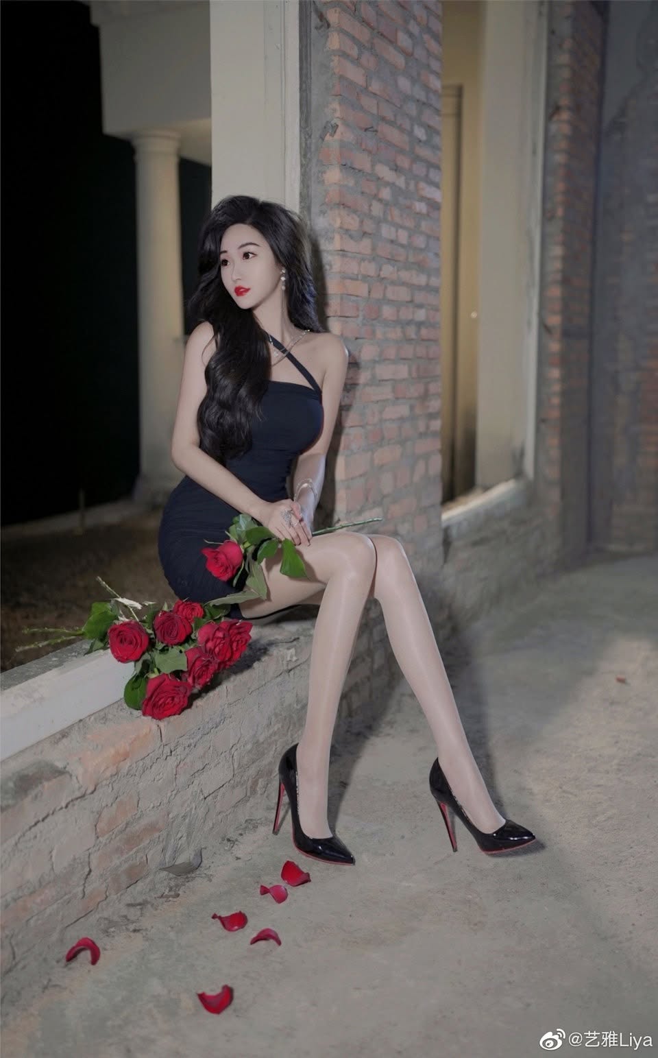 Gần đây có nhiều thông tin cho biết cô đã bị sát hại, khiến dân tình thương tiếc không thôi. Tuy nhiên, mẹ Khổng Lệ Mai đã bác bỏ điều này (Ảnh: Sohu).