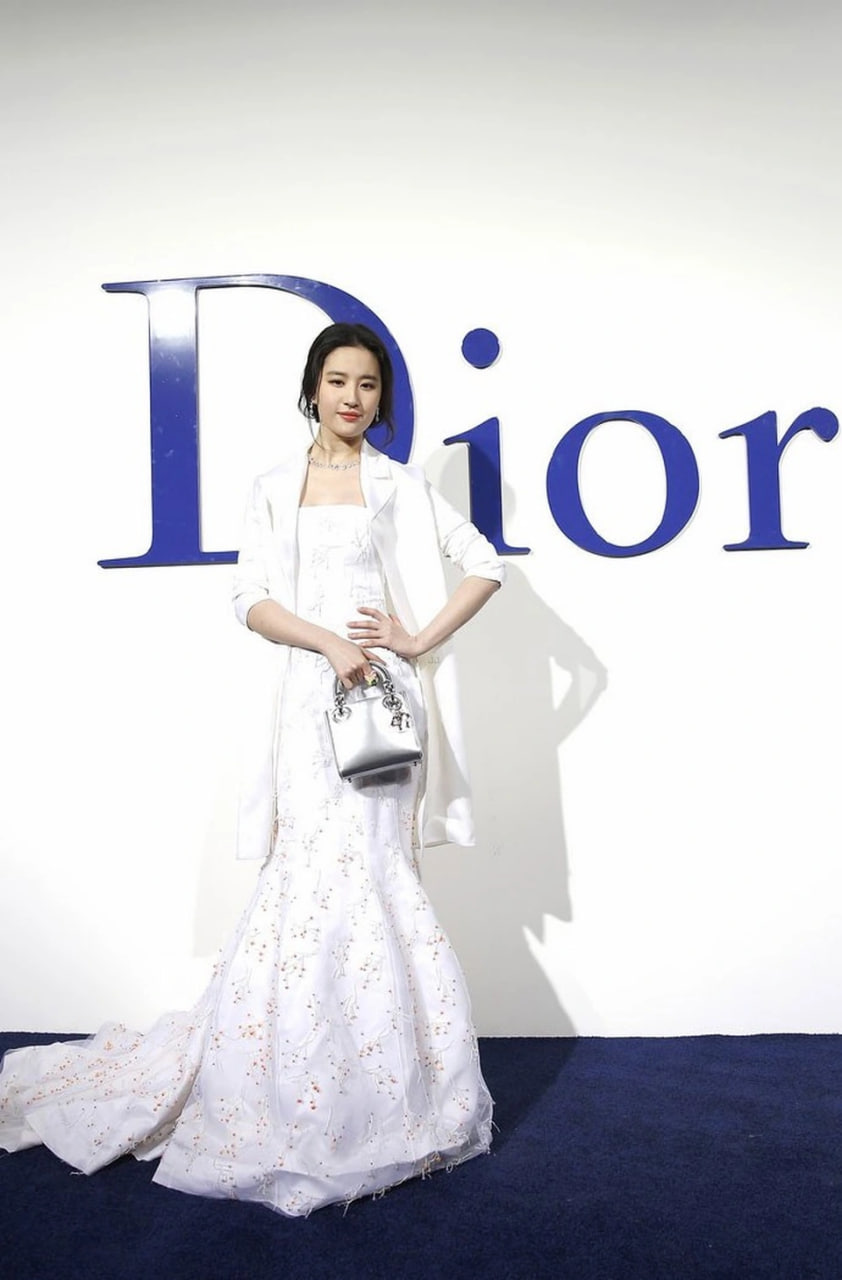 Lưu Diệc Phi 15 năm trước đã xứng danh tiểu thư Dior
